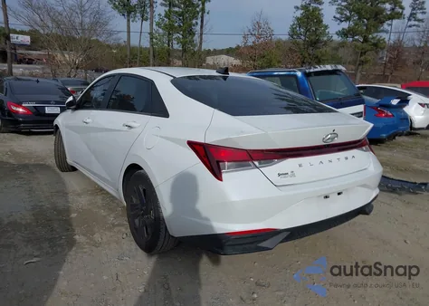 2022 Hyundai Elantra Sel z USA, uszkodzony, nr VIN 5NPLM4AG2NH063955